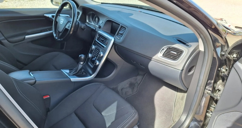 Volvo V60 cena 34700 przebieg: 212000, rok produkcji 2015 z Przysucha małe 46
